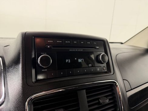 Used 2014 Dodge Grand Caravan SXT FWD image 16