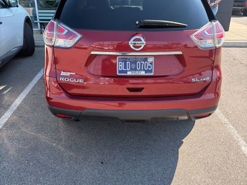 Used 2015 Nissan Rogue SL w/ SL Premium Package image 3