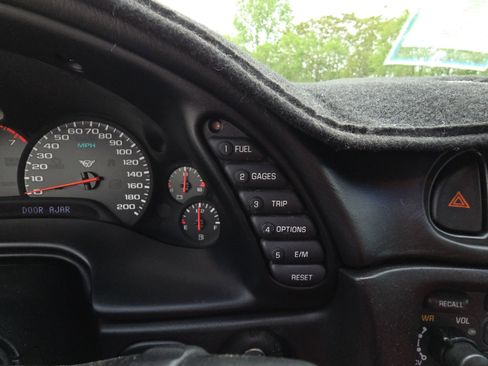 Used 2000 Chevrolet Corvette Convertible w/ Performance Handling Pkg image 19