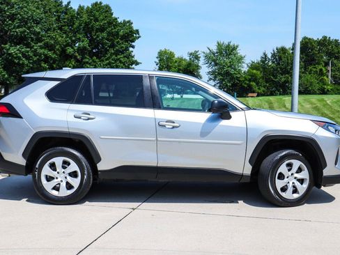 Used 2022 Toyota RAV4 LE w/ Carpet Mat Package (TMS) AWD/4WD image 12