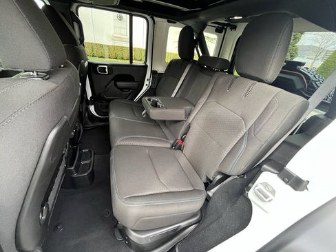 Used 2025 Jeep Wrangler Unlimited Rubicon 4xe w/ Convenience Group AWD/4WD image 34