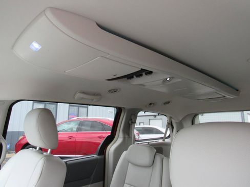 Used 2010 Chrysler Town & Country Touring FWD image 24