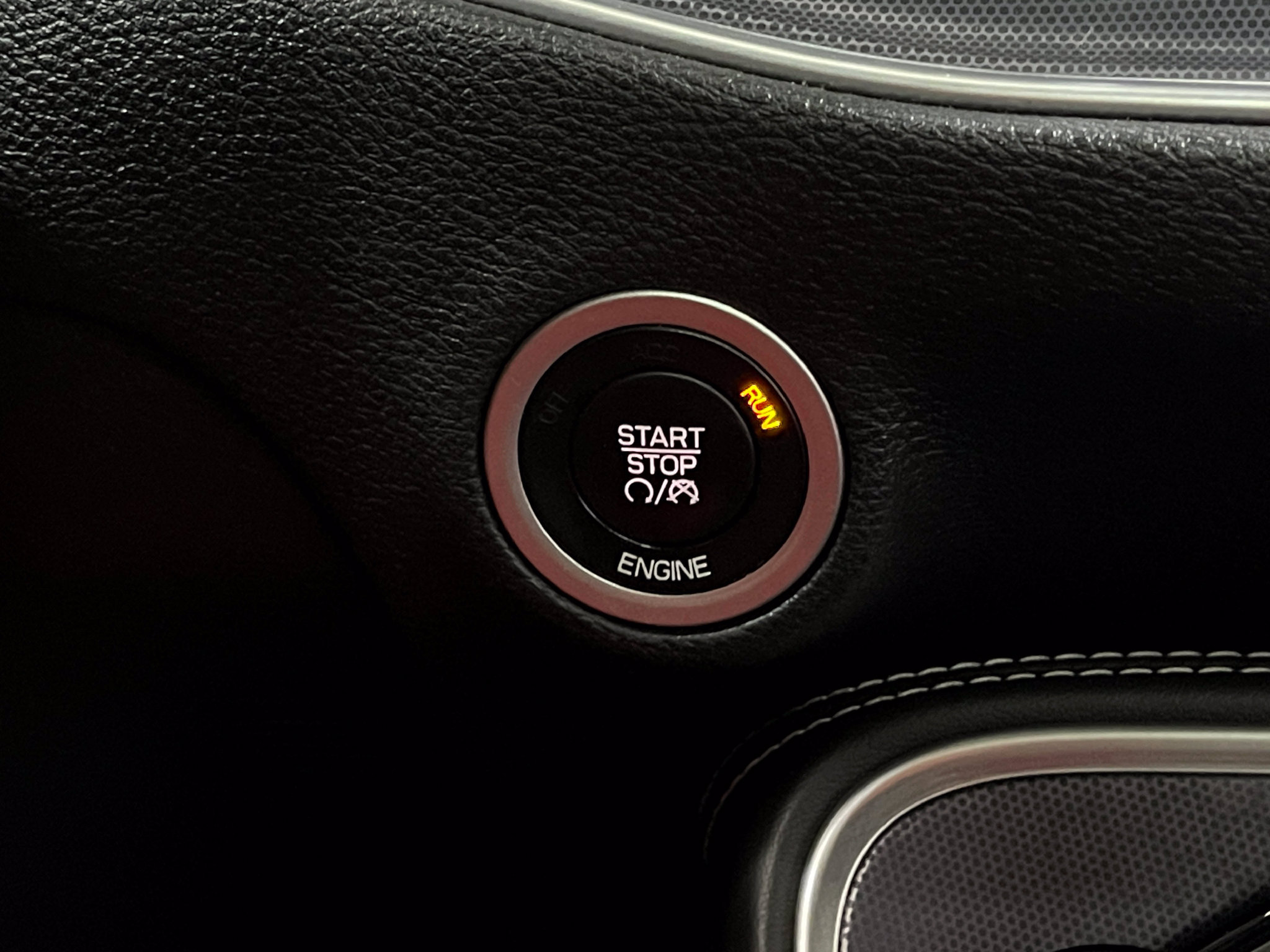 Used 2016 Dodge Challenger R/T Scat Pack w/ Leather Interior Group RWD image 20