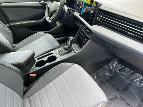 New 2026 Volkswagen Jetta SE FWD image 14