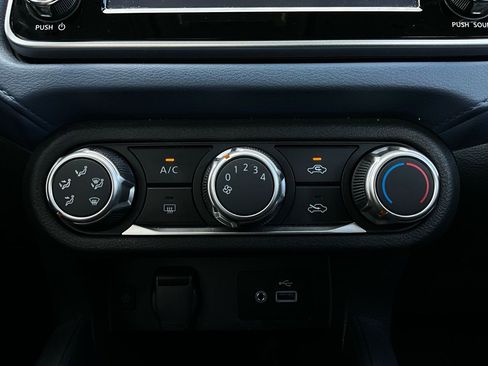 Used 2025 Nissan Versa SV image 25