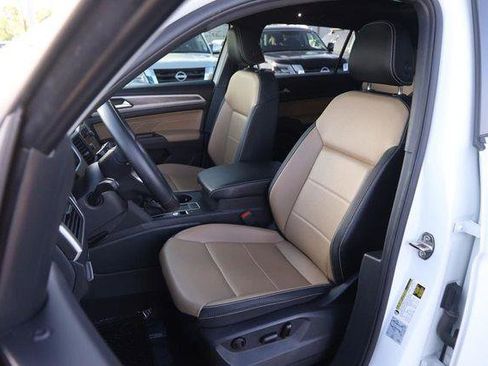 Used 2021 Volkswagen Atlas Cross Sport SE w/ Panoramic Sunroof Package FWD image 10