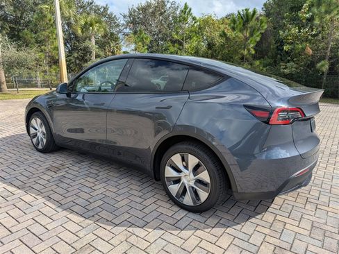 Used 2023 Tesla Model Y Long Range image 9