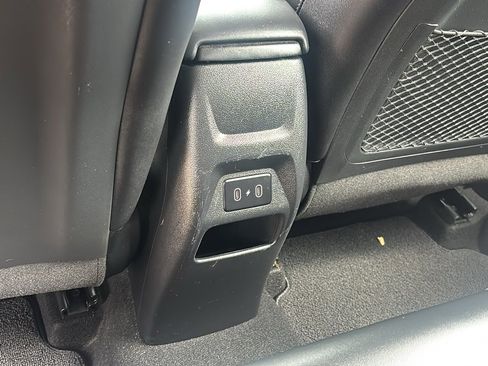 Used 2024 Hyundai Venue Limited image 28