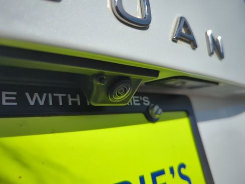 Used 2022 Volkswagen Tiguan SEL R-Line image 12