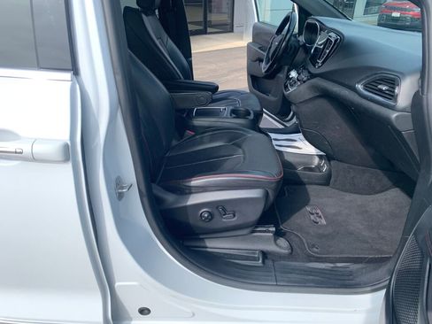 Used 2020 Chrysler Pacifica Limited image 14