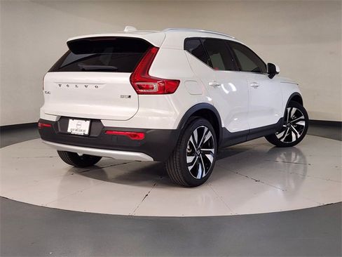 Used 2025 Volvo XC40 B5 Ultra w/ Protection Package Premier image 2