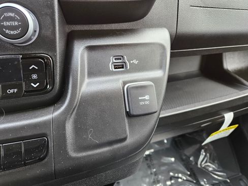 Used 2025 RAM ProMaster 2500 w/ Convenience Group image 25
