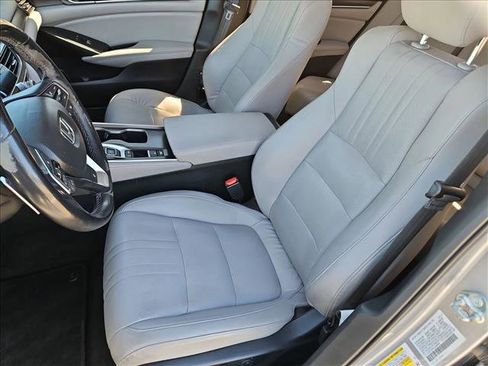 Used 2018 Honda Accord Touring image 18