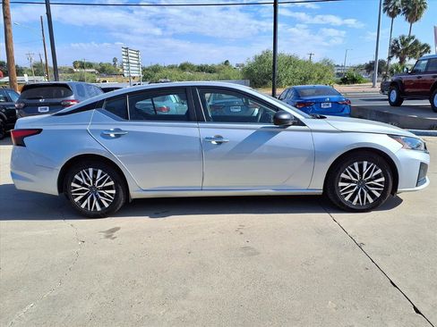 Used 2024 Nissan Altima 2.5 SV image 8