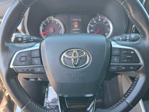 Used 2021 Toyota Highlander LE image 28