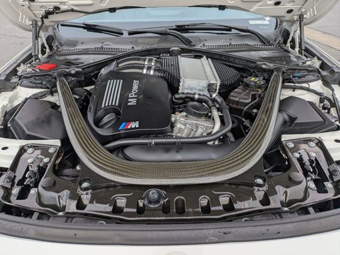 Used 2015 BMW M4 Convertible image 32
