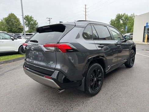 Used 2022 Toyota RAV4 SE w/ Convenience Package AWD/4WD image 8