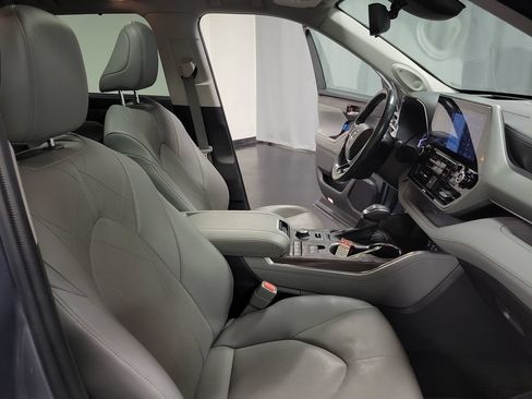 Used 2022 Toyota Highlander Platinum AWD/4WD image 35