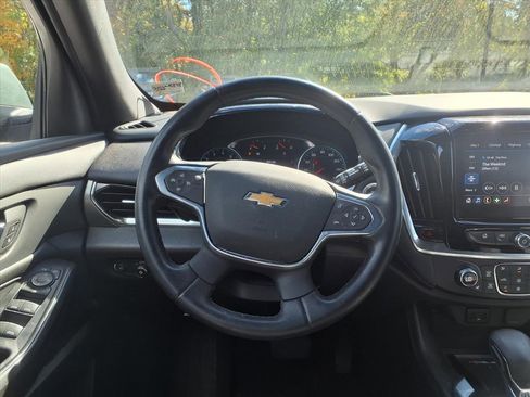 Used 2023 Chevrolet Traverse LT image 10