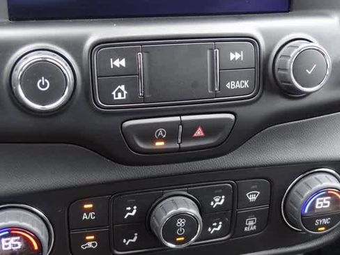 Used 2023 GMC Terrain SLT image 32