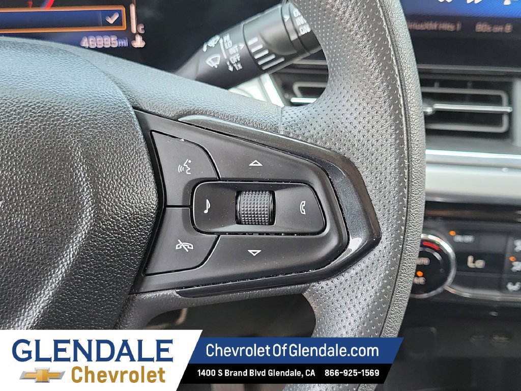 Used 2025 Chevrolet Trax LT FWD image 23