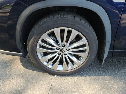 Used 2022 Toyota Highlander Platinum FWD image 9