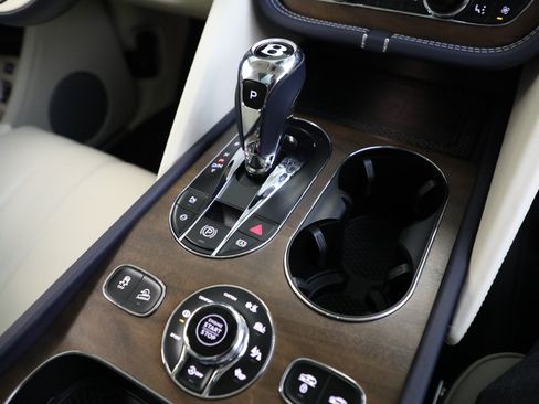Used 2024 Bentley Bentayga Extended Wheelbase AWD/4WD image 35