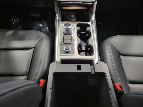 Used 2023 Ford Explorer XLT w/ Equipment Group 202A image 17