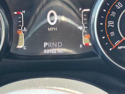 Used 2019 Jeep Wrangler Unlimited Sahara w/ Dual Top Group AWD/4WD image 15