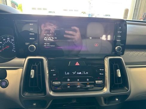 Used 2023 Kia Sorento S w/ Panoramic Sunroof Package FWD image 23