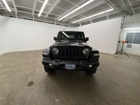 Used 2025 Jeep Wrangler Sport S AWD/4WD image 9