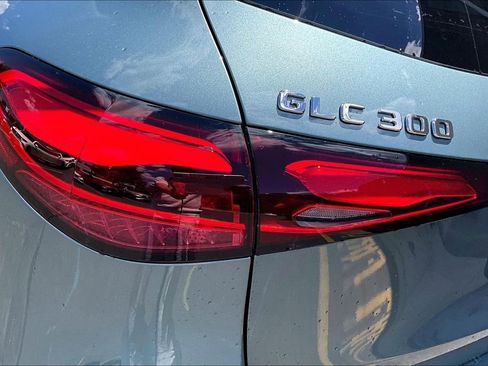 Used 2025 Mercedes-Benz GLC 300 4MATIC image 32