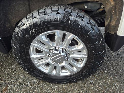 Used 2023 GMC Sierra 3500 Denali image 8