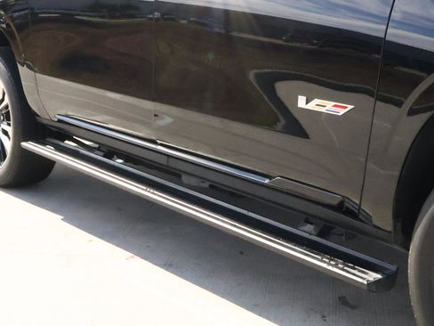 Certified 2024 Cadillac Escalade ESV V image 13