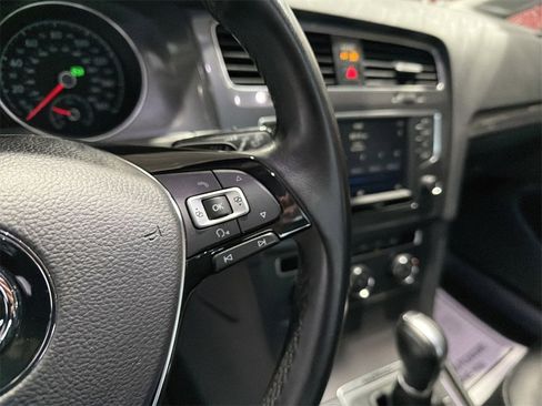 Used 2017 Volkswagen Golf Alltrack image 22