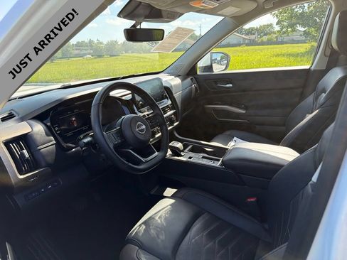 Certified 2025 Nissan Pathfinder Platinum w/ Cargo Package FWD image 11
