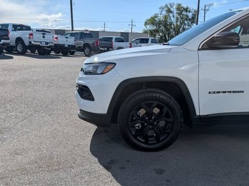Used 2024 Jeep Compass Latitude AWD/4WD image 5
