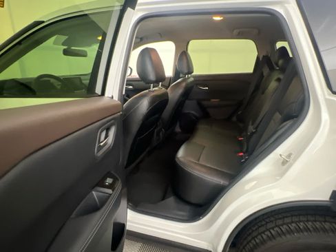 Used 2023 Nissan Rogue SV FWD image 16
