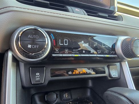 Used 2024 Toyota RAV4 XLE AWD/4WD image 19