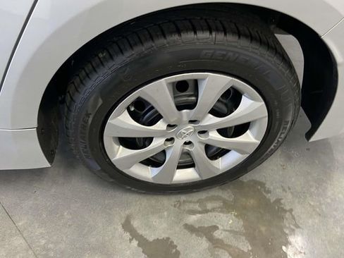 Used 2025 Toyota Corolla LE w/ Convenience Package image 9