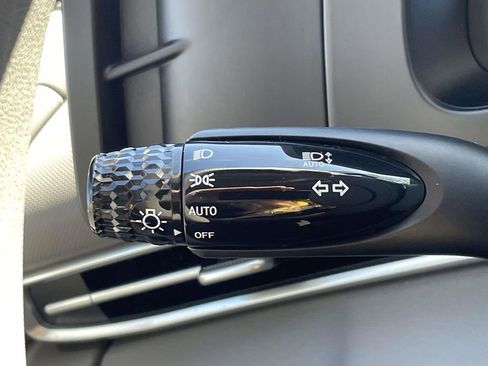 Certified 2024 Hyundai Elantra SE image 21