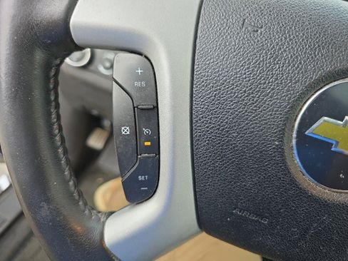 Used 2011 Chevrolet Traverse LT w/ LPO, 'HIT The Road' Package FWD image 21