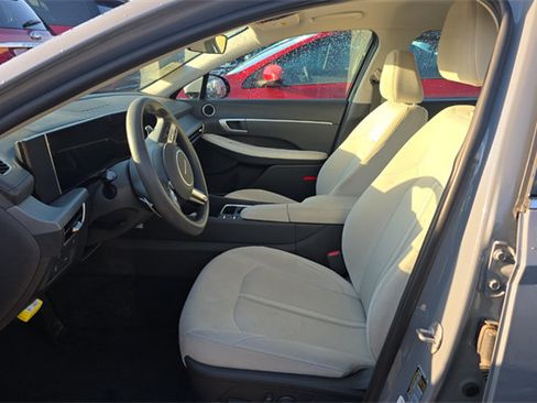 Used 2025 Hyundai Sonata SEL FWD image 10