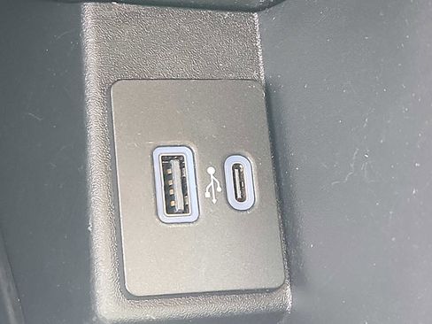 Used 2023 Ford Edge SEL image 23