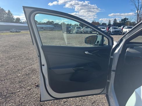 Used 2022 Volkswagen ID.4 Pro image 23