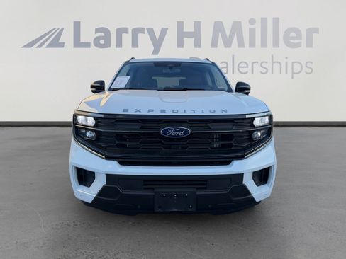 Used 2025 Ford Expedition Active AWD/4WD image 8