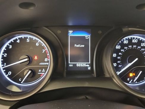 Used 2021 Toyota Camry SE FWD image 11