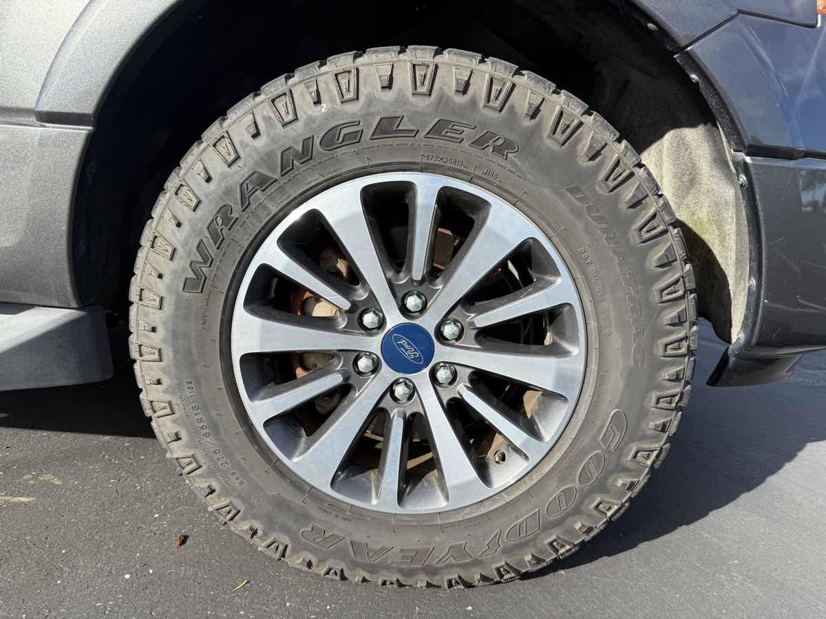 Used 2017 Ford Expedition XLT AWD/4WD image 9
