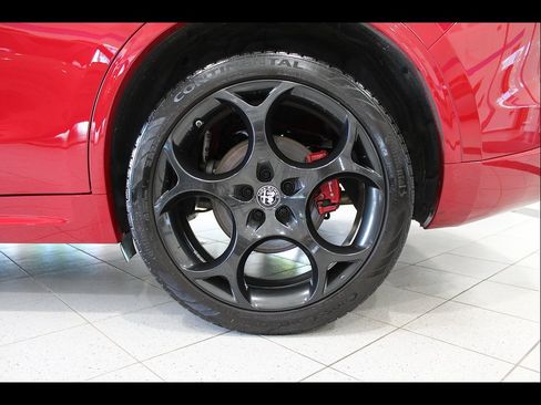 Used 2022 Alfa Romeo Stelvio Veloce AWD/4WD image 12