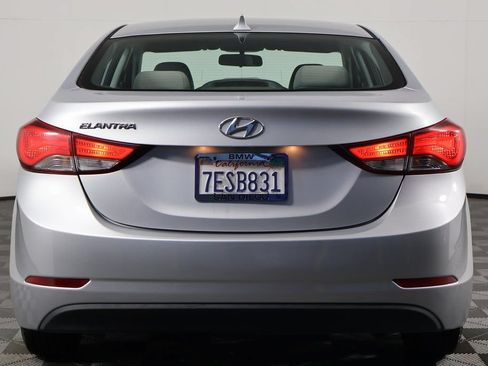 Used 2014 Hyundai Elantra SE FWD image 5